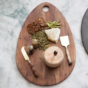 Planche à découper en bois massif d'acacia avec poignée pour la cuisine Vente en gros - Product Image 3