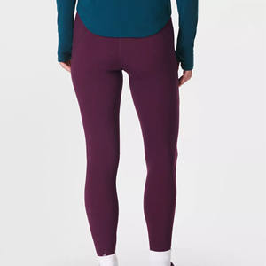 Leggings de yoga pour femmes imprimés, taille haute, compression, respirants, antibactériens, couleur cerise de minuit, avec poche et impression personnalisée - Product Image 2