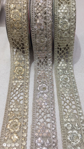 Hecho a medida con cintas bordadas a máquina de diseño de bordes rizados en diseños florales y en 3 colores para vestidos de novia - Product Image 3