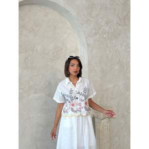 Robes décontractées brodées en gros - Chemises confortables avec broderies accrocheuses - Product Image 4