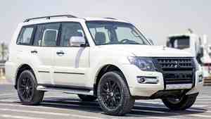 Sedán 2024 con Motor de Gasolina 4L/8L, Caja de Cambios Manual y Automática, Asientos de Cuero, Cámara Trasera, Volante a la Izquierda - Product Image 2