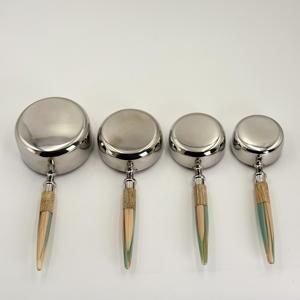 Tazas Medidoras de Acero Inoxidable Plateadas con Mangos de Madera, Utensilios de Cocina Duraderos para Cocinar y Hornear - Product Image 5