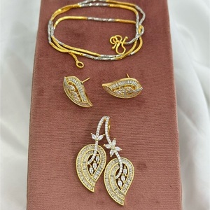 ชุดสร้อยคอพร้อมต่างหูประดับเพชร CZ คุณภาพพรีเมียม ดีไซน์หรูหรา สีทอง เหมาะสำหรับงานปาร์ตี้ สำหรับผู้หญิง - Product Image 1