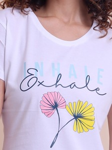 Camiseta de media manga con cuello redondo y estampado elegante para mujer, ropa informal cómoda y de moda - Product Image 3