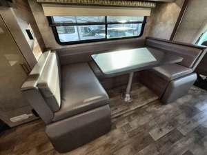 Camping-car de luxe Winnebago View classe C |   Camping-car diesel haut de gamme avec cuisine entièrement équipée |   Camping-car de luxe diesel - Product Image 6
