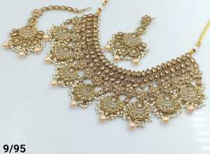 FANCY ANTIGUO TRADICIONAL Y DE MODA TONO DORADO KUNDAN PERLA GARGANTILLA COLLAR PENDIENTES CONJUNTO CON MANGTIKA PARA MUJER Y NIÑA - Product Image 6