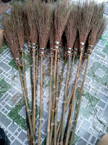 Balai de noix de coco de vente chaude fait à la main au Vietnam balai de paille de tête d'herbe pour le nettoyage - Product Image 2