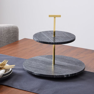 Supporto per <span class=keywords><strong>pasticceria</strong></span> a due livelli con cornice in marmo e oro con finiture in metallo dorato - Product Image 5