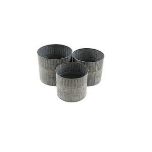 Maceta de metal de estilo clásico con detalles florales ornamentados y acabados con gracia envejecidos para una estética de decoración vintage - Product Image 3