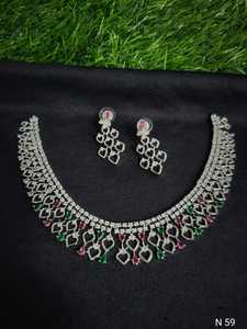 ENSEMBLE DE COLLIER DE MARIÉE EN DIAMANT AMÉRICAIN ET BOUCLES D'OREILLES CLASSIQUES ET DE HAUTE QUALITÉ ENSEMBLE DE BIJOUX DE MARIAGE POUR FEMMES DE STYLE CLASSIQUE - Product Image 4