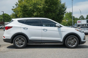 SUV SantaFE Sport 2.4L d'occasion de 2017, sièges en cuir, transmission automatique, phares LED, pneus R18, moteur à essence - Product Image 5