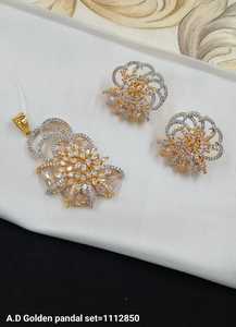 CONJUNTO DE COLLAR COLGANTE DE DIAMANTE AMERICANO DE MODA CON ESTILO DE FLOR Y CLÁSICO CHAPADO EN ORO SIN COLLAR COLGANTE DE CADENA MUJER Y NIÑA - Product Image 6