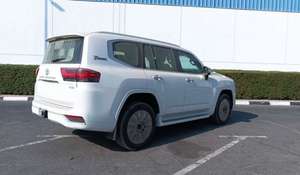 SUV 4x4 automatique d'occasion 2024 avec sièges en cuir, régulateur de vitesse adaptatif, pneus de taille R20, transmission intégrale - Product Image 4