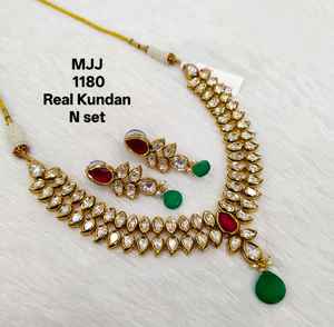 Collier de mariée Kundan de luxe le plus vendu pour les mariées indiennes et vêtements de fête disponibles à un prix abordable - Product Image 3