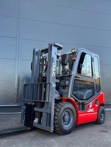 Heavy-duty Diesel Forklift with Pneumatic Tires for Indoor Warehouse Operations and Heavy <b>Lifting</b>. - Product Image 6