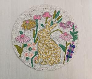 Mantel Individual Moderno Color Dorado de 13x13 Pulgadas con Bordado Floral, Impermeable, Resistente al Polvo, Ecológico y Reutilizable - Product Image 6