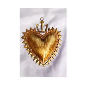 Corona Moderna de Metal con Sagrado Corazón de Jesús y Cruz en la Parte Superior, Acabado Dorado, para Decoración Católica y Navideña del Hogar - Product Image 5