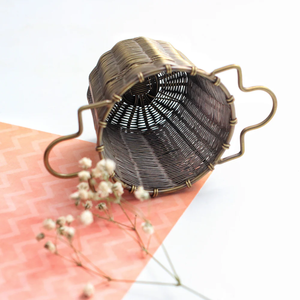 Bol de fruits floraux au design attrayant en laiton et poignée Style panier fabriqué à la main nouveau bol de service nordique au design moderne - Product Image 6