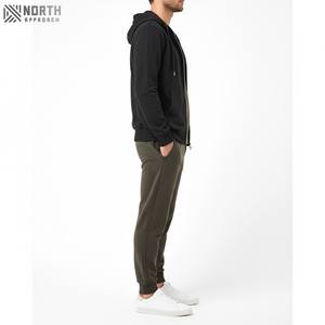 Conjunto Deportivo de Invierno con Capucha para Hombre al Mejor Precio, 100% Algodón con Logotipo Personalizado, Estilo Más Vendido - Product Image 4