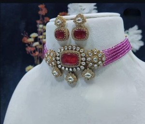 Juego de pendientes de Gargantilla Polki Kundan chapados en oro a la moda con estilo para celebraciones de aniversario de boda - Product Image 1