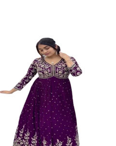 Grandeur Redefined Vestidos únicos con manga larga Elegante boda moderna para mujer Anarkali de Grootinn - Product Image 1