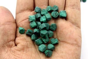 50 piezas Mineral de malaquita natural 6-8 MM Piedra preciosa de malaquita cruda natural, la malaquita es una piedra increíble para ayudar a los miedos - Product Image 4