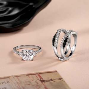 Ensemble de trois bagues Jeulia - Anneau torsadé bicolore en or rose avec zircon et cristal - Product Image 6