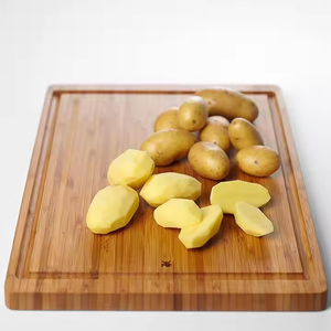 Planche à découper en bois de qualité supérieure durable élégante et écologique par l'artisanat en croissant - Product Image 3