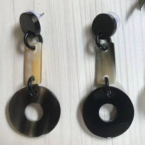 Pendientes de cuerno de búfalo de nuevo diseño, excelencia artesanal, la mejor calidad de la India para elevar su elegante colección de joyas - Product Image 1