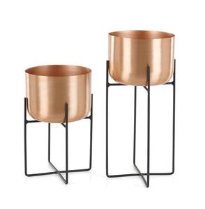 Jardinière en laiton antique de qualité supérieure conçue pour ajouter du charme et de l'élégance aux expositions de plantes d'intérieur et à l'esthétique du jardin - Product Image 1