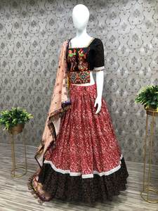 Diseñador de Bollywood Trabajo pesado Lehenga Choli para ocasiones especiales para bodas Fiestas Compromisos-Ropa étnica especial Precio bajo - Product Image 6