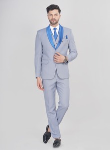 Traje de Oficina para Hombre Gris Claro de la Mejor Calidad Profesional para Conferencias, Entrevistas y Eventos Semi Formales Disponible para la Venta - Product Image 3