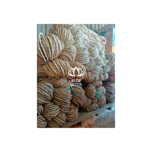 Les fibres tissées de jacinthe d'eau offrent un matériau durable et écologique pour la décoration et les meubles durables. - Product Image 1