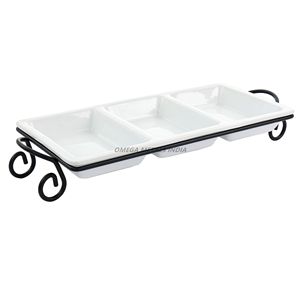 Plateau de service rectangulaire blanc chic avec support en fer noir élégant comprenant trois sections divisées pour une présentation culinaire élégante - Product Image 1