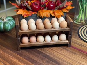 Estante de madera decorativo para huevos con acabado suave adecuado para restaurantes de cafés de granja y casas de estilo rural en todas partes - Product Image 6