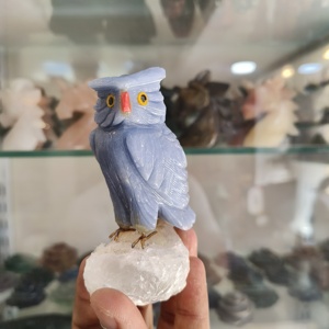 Sculpture d'oiseau de hibou d'angélite fabriquée à la main exclusive - Product Image 4