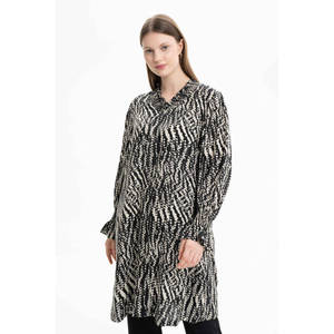 Tunique en mousseline de soie brodée de fleurs pour femmes, coupe ample, haut long avec col et poignets élastiqués - Product Image 1
