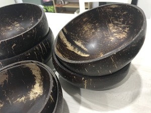 Bols en coquille de noix de coco naturelle fabriqués à la main au Vietnam pour une vie durable - Product Image 2