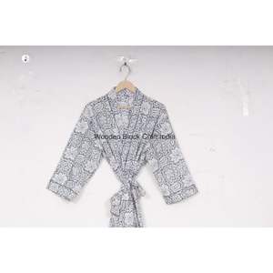 Kimono único de algodón con estampado floral y bloque de mano con cuello en V con diseño simple y estampado floral Touch of Cultural Heritage para ropa de dormir - Product Image 6