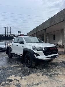 Toyota Hilux 2.8 GD-6 GR-Sport 4x4 d'occasion 2025 - Product Image 3