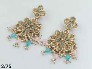 BOUCLES D'OREILLES JUMKHAS TRADITIONNELLES INDIENNES & BOUCLES D'OREILLES KUNDAN EN PLAQUÉ OR AVEC PERLES POUR FEMMES ET FILLES - Product Image 2