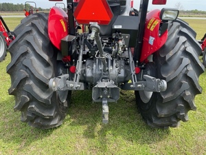 Tractor Agrícola Compacto Massey Ferguson 2605H de 55 CV, Motor Diésel de Bajo Consumo, Ideal para Granjas Pequeñas y Grandes - Product Image 4