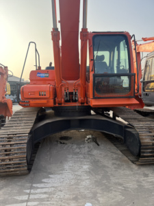 Excavatrice sur chenilles Doosan DX300 d'occasion avec garantie d'un an sur le moteur et la boîte de vitesses en vente - Product Image 2