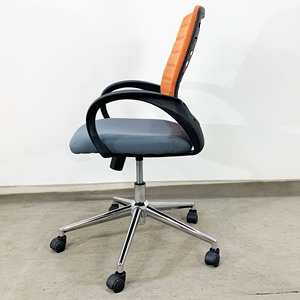 HOM1018-01 Chaise de bureau ergonomique avec base pivotante, accoudoirs intégrés, hauteur réglable, design minimaliste pour atelier et chambre, en tissu - Product Image 5