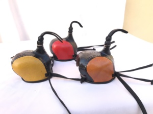 Capucha de piel auténtica personalizable para cetrería Steve Tait, tallas disponibles, llamada de juego con tirantes de nailon - Product Image 2