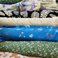 Stock-17125 Tissu tissé imprimé en crêpe de rayonne 100 % léger et extensible 58/60 pouces pour garçons, filles et adultes, usage extérieur