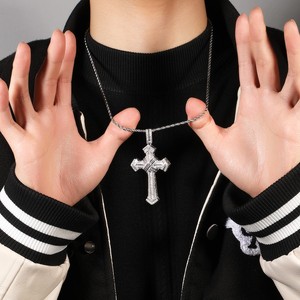 Sarva Jewels Collier pendentif en or massif 14 carats personnalisé Collier en moissanite avec croix en diamant VVS coupe baguette Style Hip Hop pour fête - Product Image 6