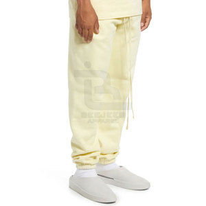 Pantalones Deportivos Personalizados para Hombre a Precio de Mayoreo, con Tela de Lona Transpirable y de Secado Rápido, Cierre con Cordón y Bolsillos Laterales - Product Image 4