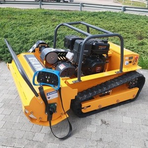 Desbrozadora de Martillos RC Nueva y Usada con Control Remoto, Montada sobre Orugas, para Desmalezado Comercial - Product Image 1
