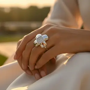 Elegante Colgante de Cruz con Circonitas y Baño de Oro para Joyería Religiosa Diaria de Mujer - Product Image 3